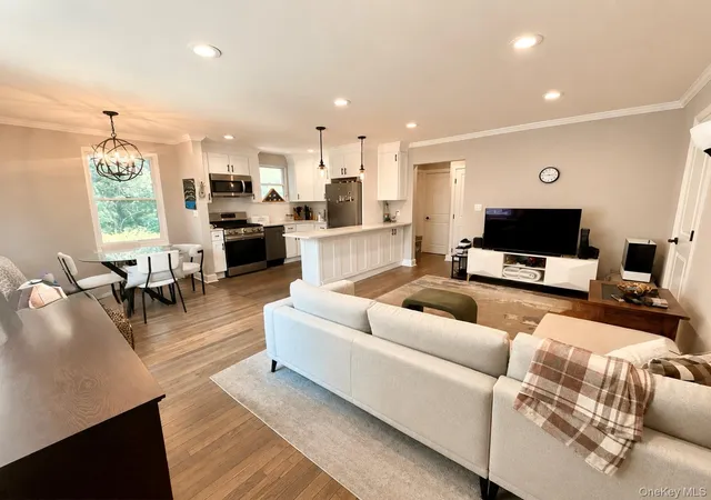 Listing Photo 5 - Condo for sale in building located at 54 Gln Keith Rd, Oyster Bay, NY 11542 - Unit #L