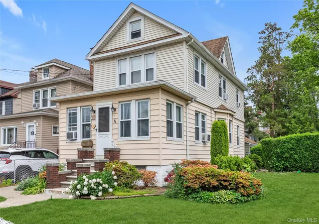 Photo 1 of Sale Pending at 3250 Country Clb Rd, New York, NY 10465 | MLS# 1002280 | Listing updated on 2026-09-18