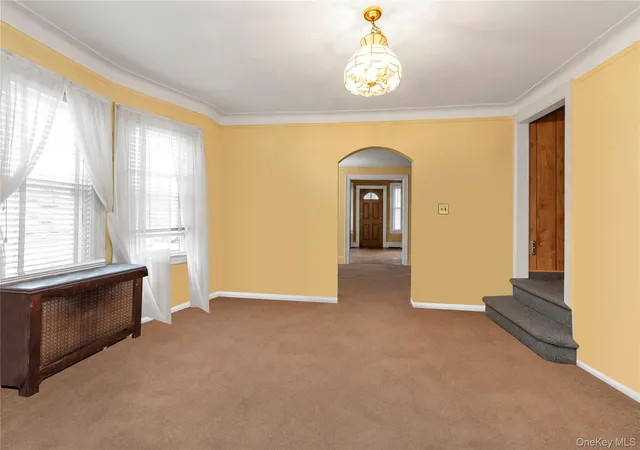 Photo 4 of Sale Pending at 3250 Country Clb Rd, New York, NY 10465 | MLS# 1002280 | Listing updated on 2026-09-18