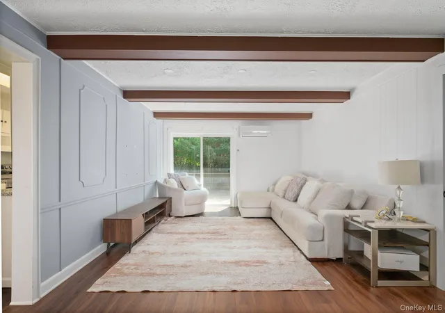 Photo 4 of Sale Pending at 88 Tulipwood Dr, Smithtown, NY 11725 | MLS# 1002516 | Listing updated on 2026-09-18