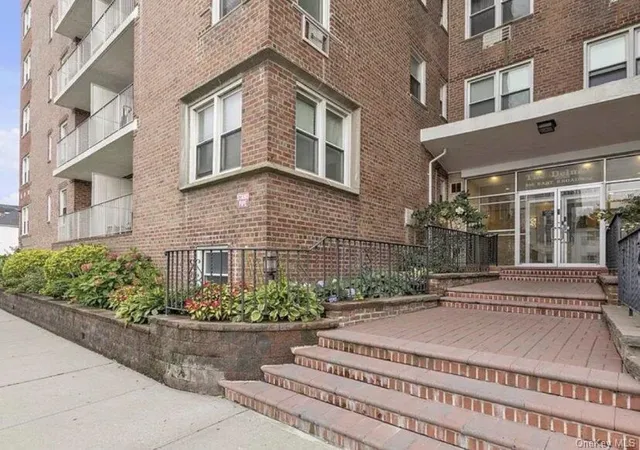 House for sale at 210 E Broadway #6J, Long Beach, NY 11561 | MLS# 1002961 | Listing updated on 2026-09-16