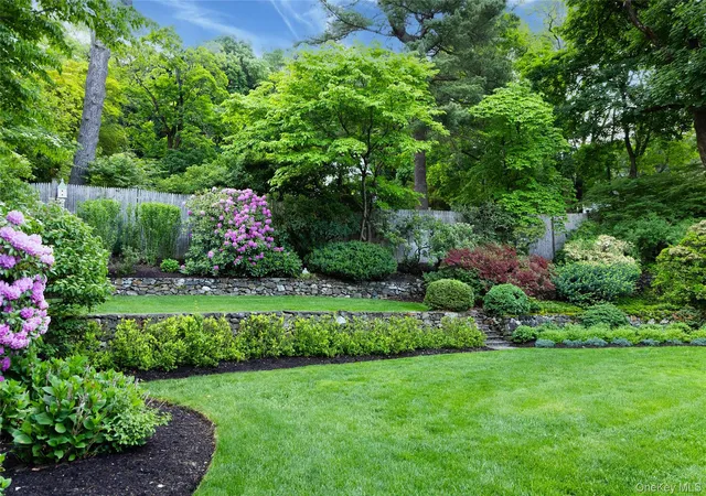 Photo 2 of Sale Pending at 33 Oliphant Ave, Dobbs Ferry, NY 10522 | MLS# 1003134 | Listing updated on 2026-09-18