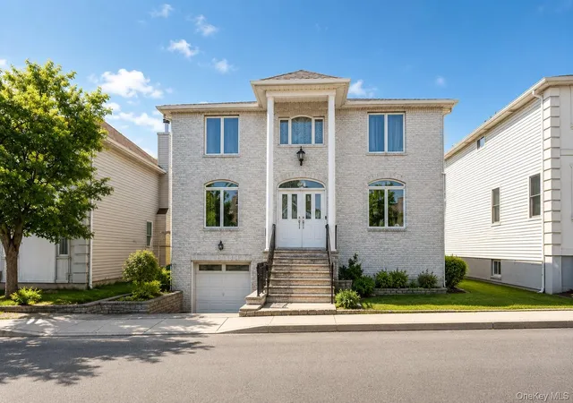 Photo 1 of Single family home for sale at 34 Putters Ct, Staten Island, NY 10301 | MLS# 1003451 | Listing updated on 2026-09-18