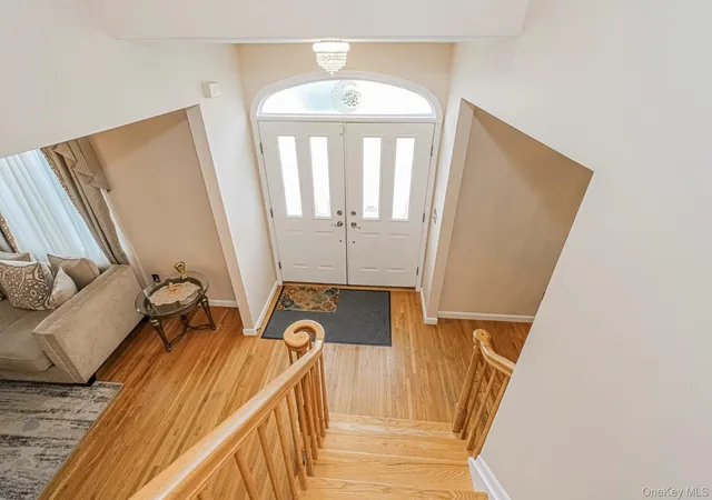 Photo 3 of Single family home for sale at 34 Putters Ct, Staten Island, NY 10301 | MLS# 1003451 | Listing updated on 2026-09-18