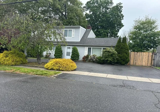 Photo 3 of Single family home for sale at 22 William St, Copiague, NY 11726 | MLS# 1003454 | Listing updated on 2026-09-18