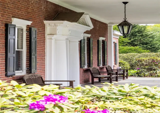 Photo 2 of Mansion for sale at 550 Chicken Valley Rd, Oyster Bay, NY 11560 | MLS# 1003784 | Listing updated on 2026-10-06