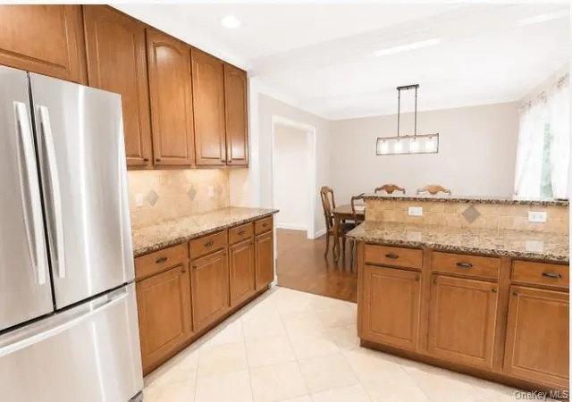 Photo 3 of Sale Pending at 6 George Ct, Brookhaven, NY 11764 | MLS# 1003800 | Listing updated on 2026-09-18