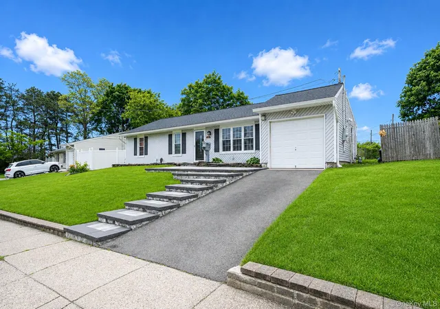 Photo 3 of Sale Pending at 36 Naples Ave, Central Islip, NY 11722 | MLS# 1004386 | Listing updated on 2026-09-18
