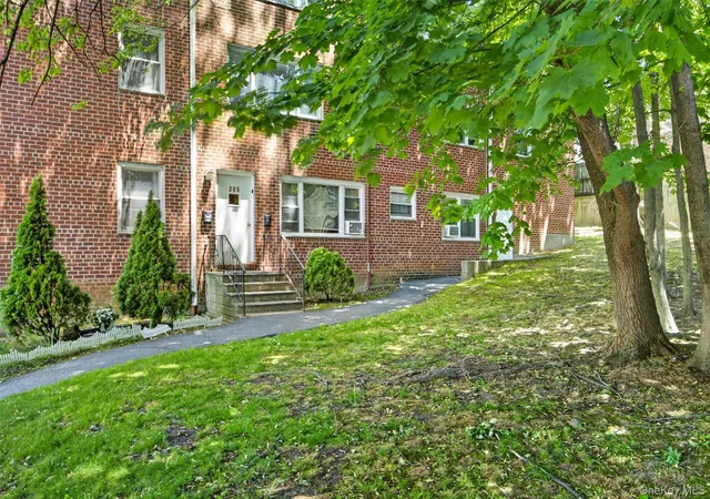 Photo 3 of Condo for sale at 205 W Post Rd #E-1-O, White Plains, NY 10606 | MLS# 1004406 | Listing updated on 2026-09-18