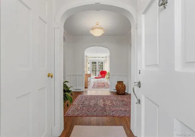 Photo 2 of Sale Pending at 6 Hillair Cir, White Plains, NY 10605 | MLS# 1004533 | Listing updated on 2026-09-18