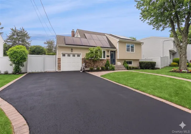 Photo 1 of Sale Pending at 19 Fleetwood Ave, Huntington, NY 11747 | MLS# 1004712 | Listing updated on 2026-09-18