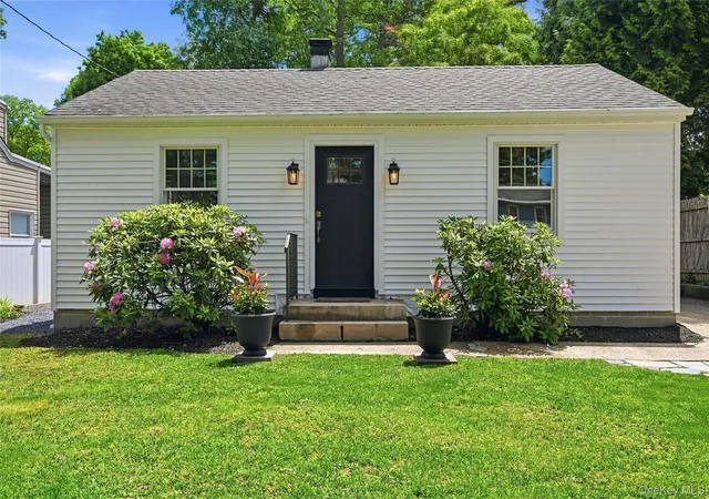 Photo 1 of Single family home for sale at 192 Iceland Dr, Huntington, NY 11746 | MLS# 1005032 | Listing updated on 2026-09-18