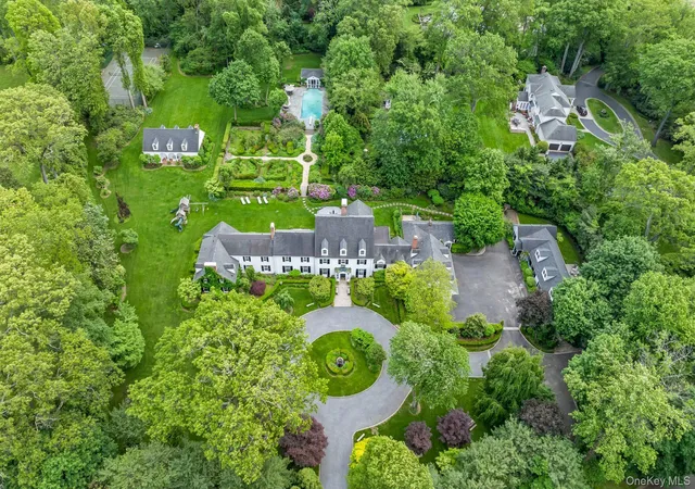 Photo 1 of Mansion for sale at 8 Stonegate Ln, Oyster Bay, NY 11545 | MLS# 1005247 | Listing updated on 2026-09-18