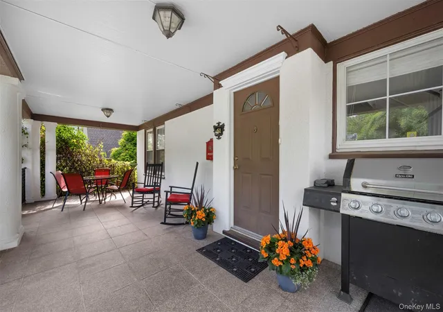 Photo 2 of Sale Pending at 51 Maple Dr, Great Neck, NY 11021 | MLS# 1005336 | Listing updated on 2026-09-18