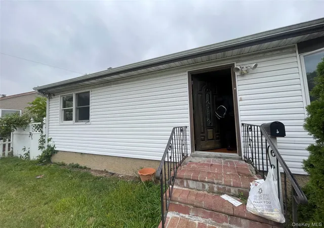 Photo 2 of Sale Pending at 3 Surrey Dr, Amityville, NY 11701 | MLS# 1005618 | Listing updated on 2026-09-18