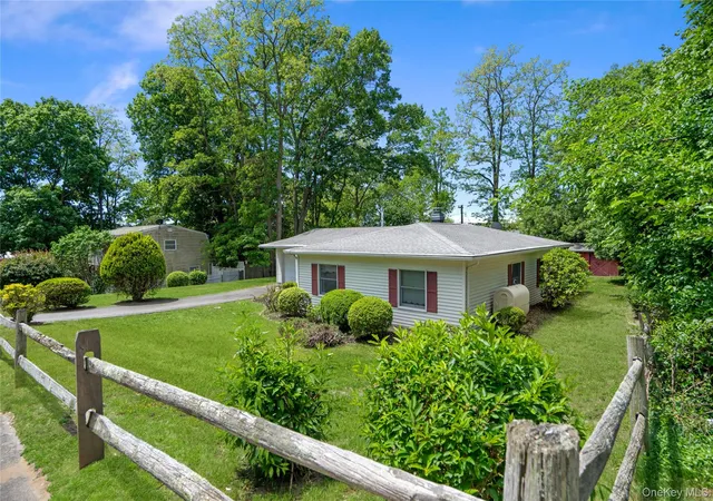 Photo 3 of Sale Pending at 14 Campus Dr, Brookhaven, NY 11738 | MLS# 1005740 | Listing updated on 2026-09-18