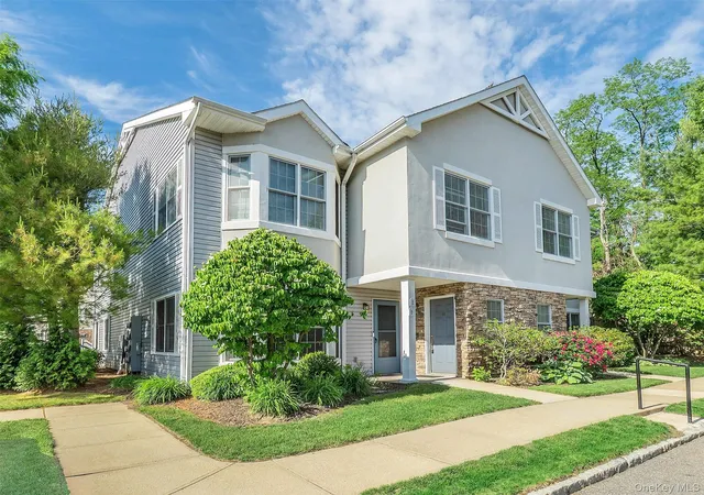 Photo 2 of Sale Pending at 87 Pond View Dr, North Hempstead, NY 11050 | MLS# 1005874 | Listing updated on 2026-09-18