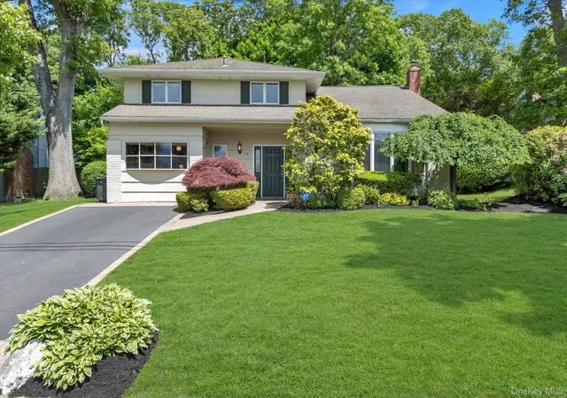 Photo 1 of Sale Pending at 19 Cottage Ct, Huntington Station, NY 11746 | MLS# 1006059 | Listing updated on 2026-09-18
