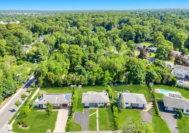 Photo 3 of Sale Pending at 3 Bayberry Dr, Saint James, NY 11780 | MLS# 1006934 | Listing updated on 2026-09-18