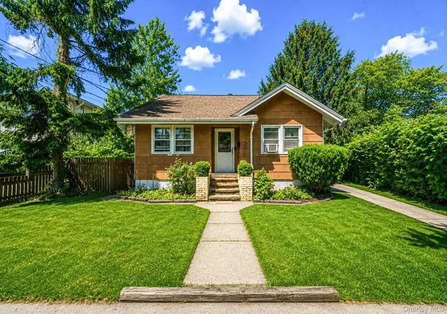 Photo 1 of Sale Pending at 561 Chestnut St, Babylon, NY 11757 | MLS# 1007199 | Listing updated on 2026-09-18