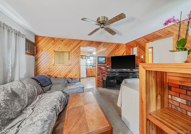 Photo 2 of Sale Pending at 561 Chestnut St, Babylon, NY 11757 | MLS# 1007199 | Listing updated on 2026-09-18