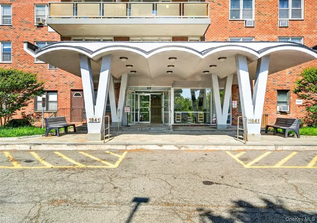 Listing Photo 2 - Condo for sale in building located at 1841 Central Park Ave, Yonkers, NY 10701 - Unit #18A