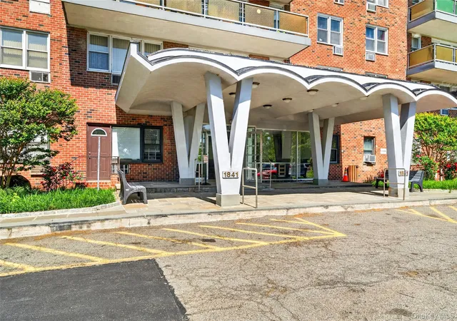 Listing Photo 3 - Condo for sale in building located at 1841 Central Park Ave, Yonkers, NY 10701 - Unit #18A