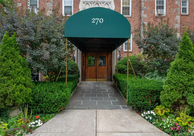 Photo 2 of Sale Pending at 270 Bronxville Rd #B52, Bronxville, NY 10708 | MLS# 1007240 | Listing updated on 2026-09-18