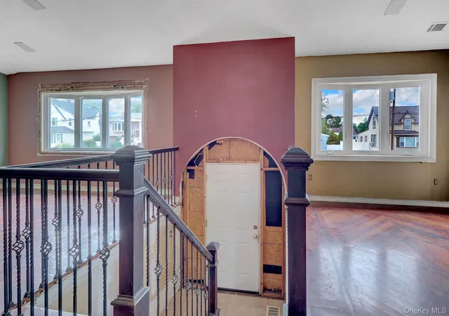 Photo 3 of Single family home for sale at 41 Fremont St, Babylon, NY 11757 | MLS# 1007707 | Listing updated on 2026-09-29