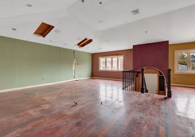 Photo 4 of Single family home for sale at 41 Fremont St, Babylon, NY 11757 | MLS# 1007707 | Listing updated on 2026-09-29