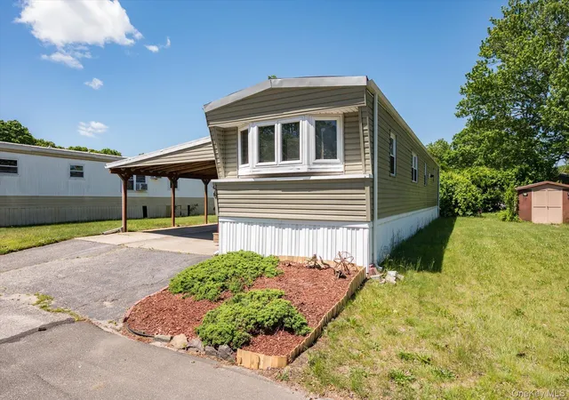 Photo 3 of Sale Pending at 66 Minuteman Dr, Bohemia, NY 11716 | MLS# 1007928 | Listing updated on 2026-09-18