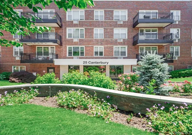 Photo 1 of Sale Pending at 25 Canterbury Rd #1M, North Hempstead, NY 11021 | MLS# 1008477 | Listing updated on 2026-09-18