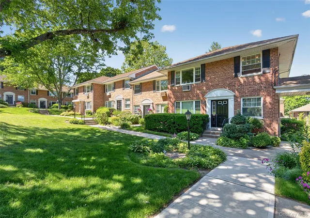 Photo 2 of Sale Pending at 18u Madison Park Gdns #18U, North Hempstead, NY 11050 | MLS# 1008532 | Listing updated on 2026-09-18