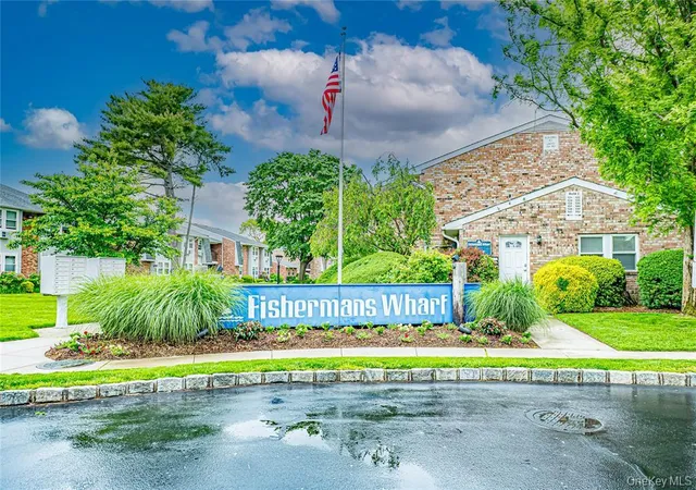 Photo 2 of Sale Pending at 104 Millard Ave #104, Babylon, NY 11704 | MLS# 1009769 | Listing updated on 2026-09-18