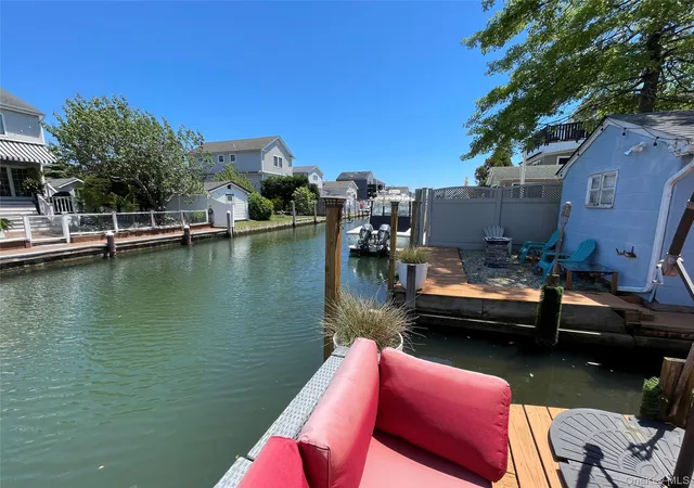 Photo 2 of Sale Pending at 812 S 6th Street, Lindenhurst, NY 11757 | MLS# 1009887 | Listing updated on 2026-09-18