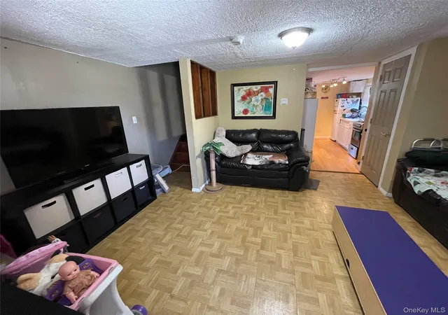 Photo 3 of Sale Pending at 812 S 6th Street, Lindenhurst, NY 11757 | MLS# 1009887 | Listing updated on 2026-09-18