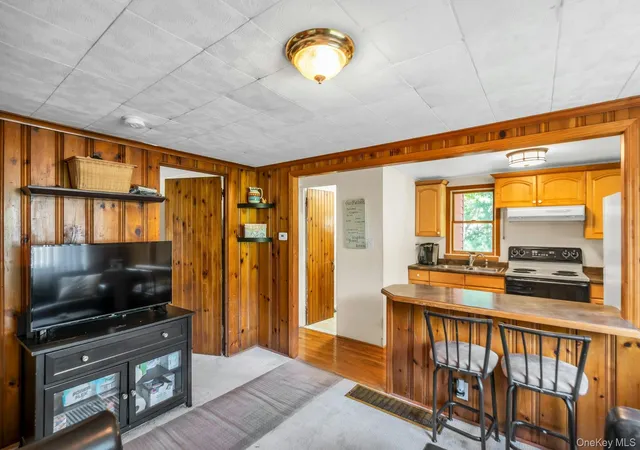 Photo 4 of Sale Pending at 33 Cedar Dr, Brookhaven, NY 11764 | MLS# 1010173 | Listing updated on 2026-09-18