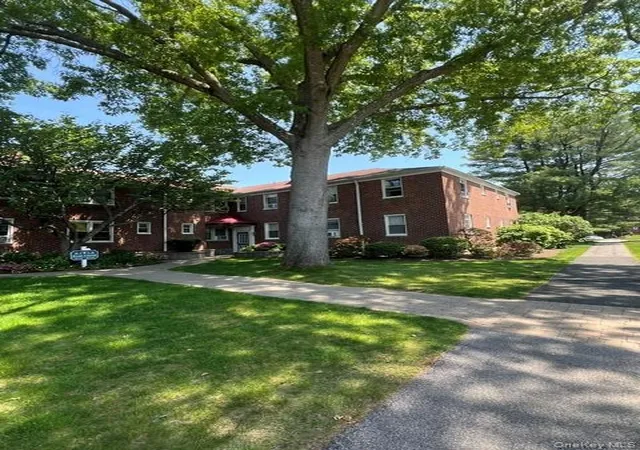 Photo 2 of Sale Pending at 8 Bryant Crescent #1H, White Plains, NY 10605 | MLS# 1010493 | Listing updated on 2026-09-18