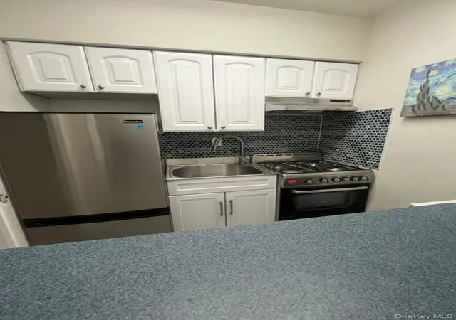 Photo 3 of Sale Pending at 8 Bryant Crescent #1H, White Plains, NY 10605 | MLS# 1010493 | Listing updated on 2026-09-18