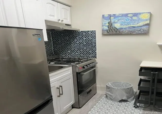 Listing Photo 4 - Condo for sale in building located at 8 Bryant Crescent, White Plains, NY 10605 - Unit #1H
