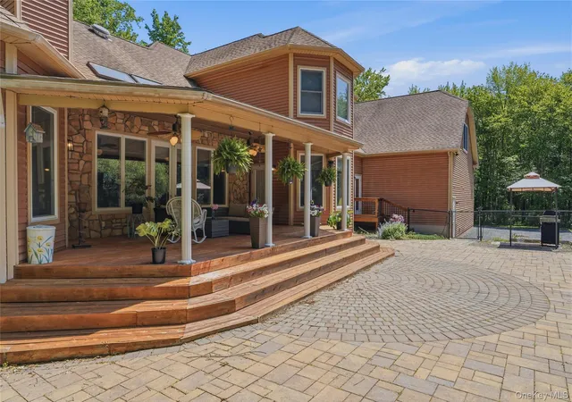 Photo 4 of Single family home for sale at 6 Foxwood Rd, New Paltz, NY 12561 | MLS# 1010542 | Listing updated on 2026-09-18