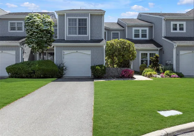 Photo 3 of Condo for sale at 38 Lakebridge Dr S, Smithtown, NY 11754 | MLS# 1010712 | Listing updated on 2026-09-18