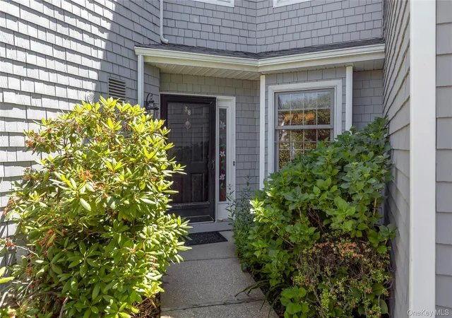 Listing Photo 4 - Condo for sale in building located at 38 Lakebridge Dr S, Smithtown, NY 11754