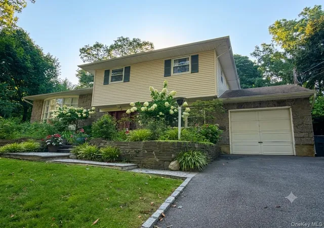 Photo 1 of Sale Pending at 5 Highpoint Dr, Huntington, NY 11743 | MLS# 1011600 | Listing updated on 2026-09-18