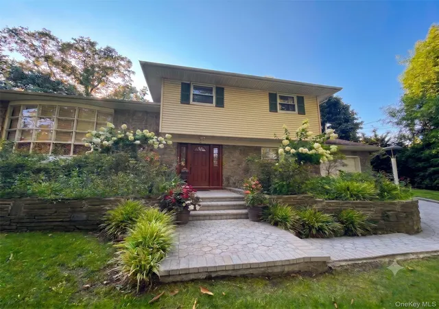 Photo 2 of Sale Pending at 5 Highpoint Dr, Huntington, NY 11743 | MLS# 1011600 | Listing updated on 2026-09-18