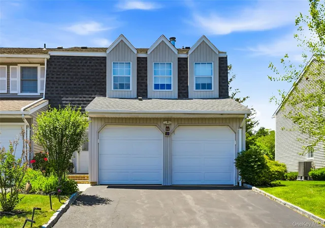 Photo 3 of Condo for sale at 84 Woodlake Dr W, Woodbury, NY 11797 | MLS# 1011780 | Listing updated on 2026-09-18