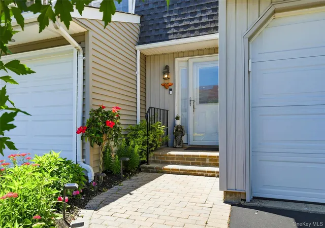 Photo 3 of Condo for sale at 84 Woodlake Dr W, Woodbury, NY 11797 | MLS# 1011780 | Listing updated on 2026-09-18