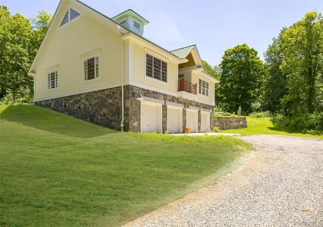 Photo 4 of Single family home for sale at 46 Hoxie Rd, Millbrook, NY 12545 | MLS# 1011800 | Listing updated on 2026-09-16