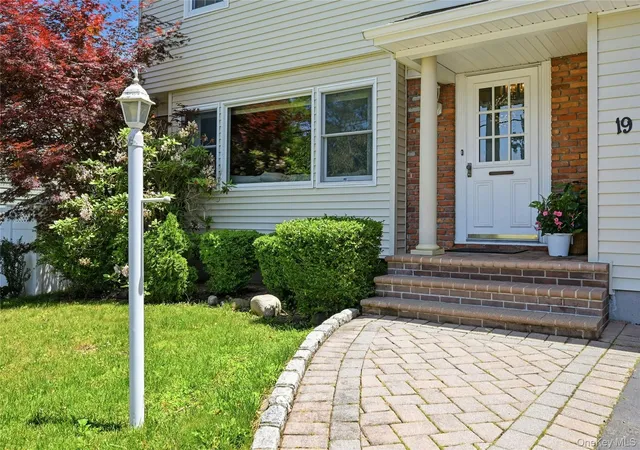 Photo 3 of Sale Pending at 19 Stimson Pl, Huntington, NY 11743 | MLS# 1011870 | Listing updated on 2026-09-18