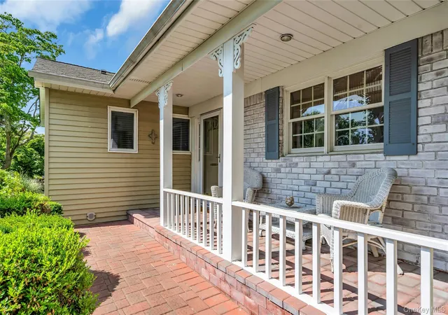Photo 3 of Sale Pending at 34 Aberdeen Rd, Smithtown, NY 11787 | MLS# 1012301 | Listing updated on 2026-09-18